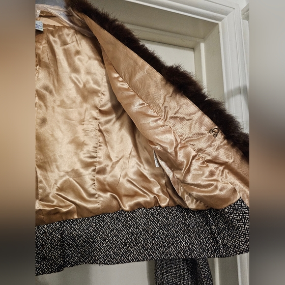 Wool Blend, Fur-trimmed Jacket - Picture 5 of 15